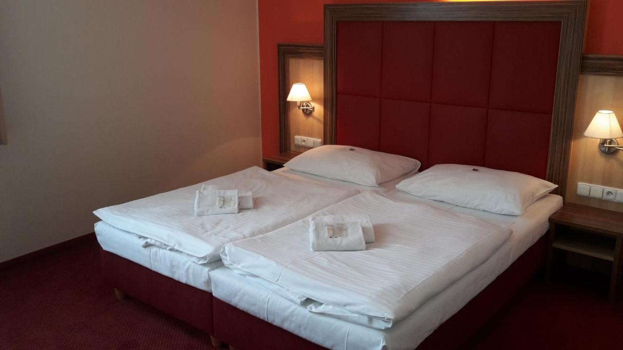 Corner Hotel U Divadla*** - Znojmo Exteriör bild
