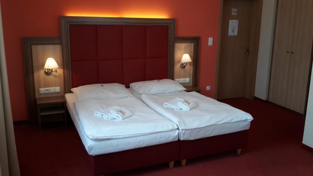 Corner Hotel U Divadla*** - Znojmo Exteriör bild