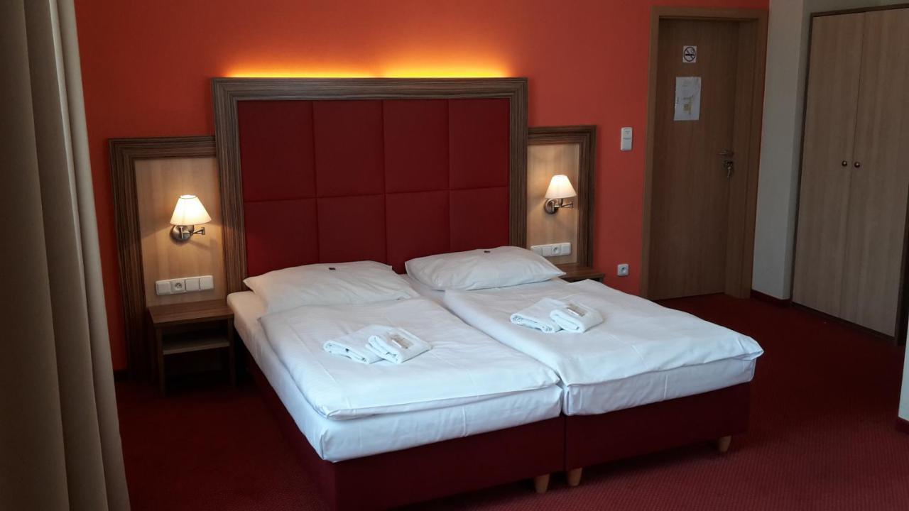 Corner Hotel U Divadla*** - Znojmo Exteriör bild