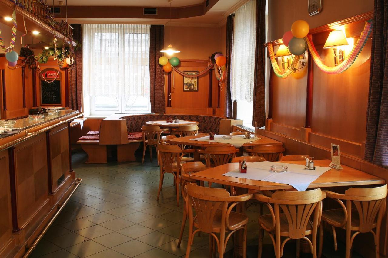 Corner Hotel U Divadla*** - Znojmo Exteriör bild